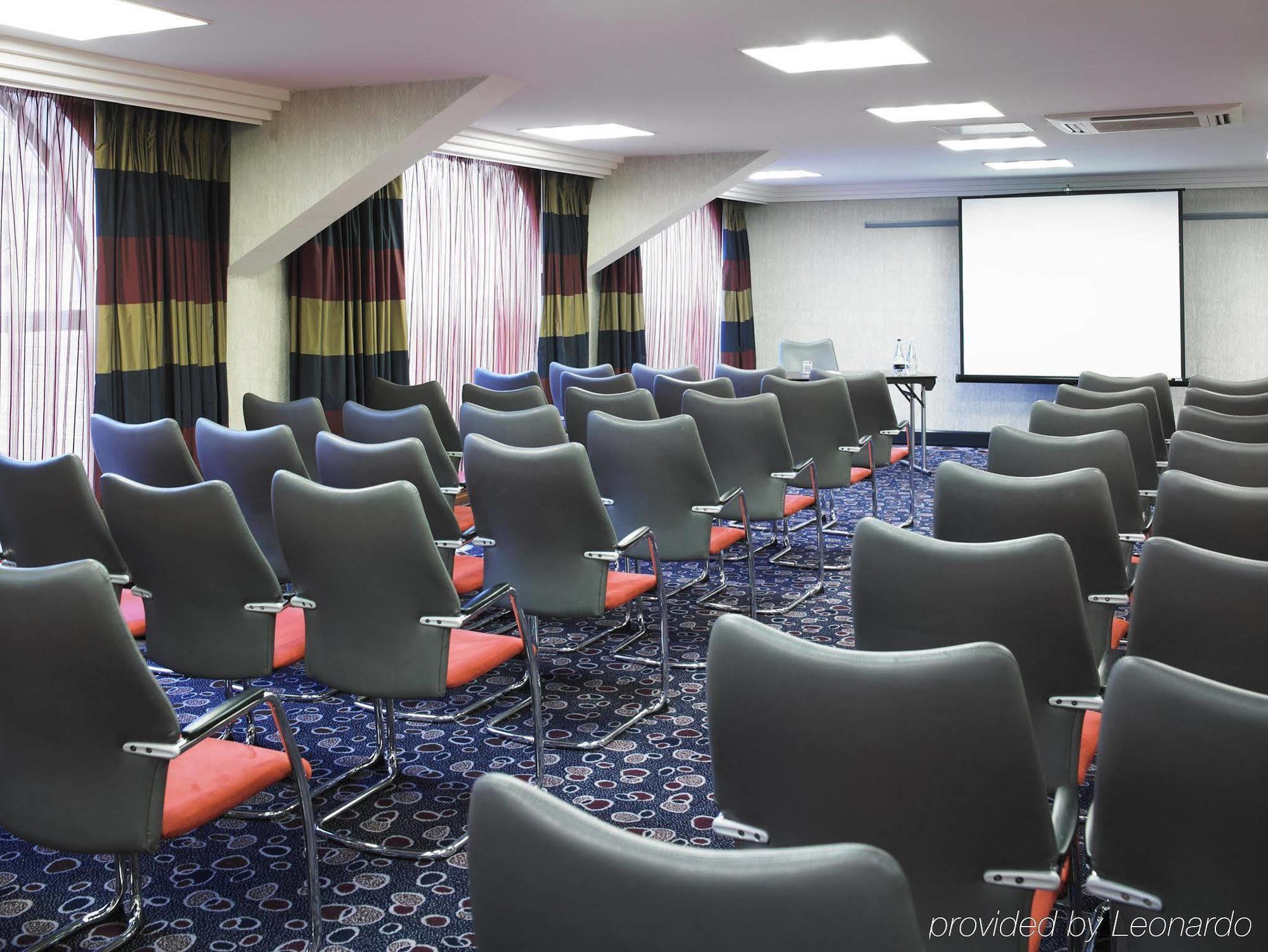 Leonardo Hotel And Conference Venue Hinckley Island Business photo
